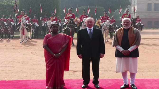 రాష్ట్రపతి భవన్‌లో పుతిన్‌కు అపూర్వ స్వాగతం