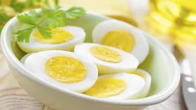 గుడ్డులోని పచ్చసొన రోజూ తింటే ఏమవుతుంది? నిపుణుల సూచన ఏంటంటే...