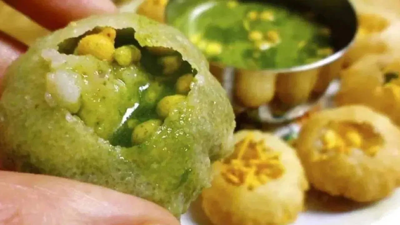 ఆ సమయంలో రోడ్డు పక్కన ఏది దొరికితే అది తొందరపడి తినేస్తుంటారు. అయితే ఈ అలవాటు అనేక తీవ్రమైన ఆరోగ్య సమస్యలకు దారితీస్తుందని ఆరోగ్య నిపుణులు హెచ్చరిస్తున్నారు.