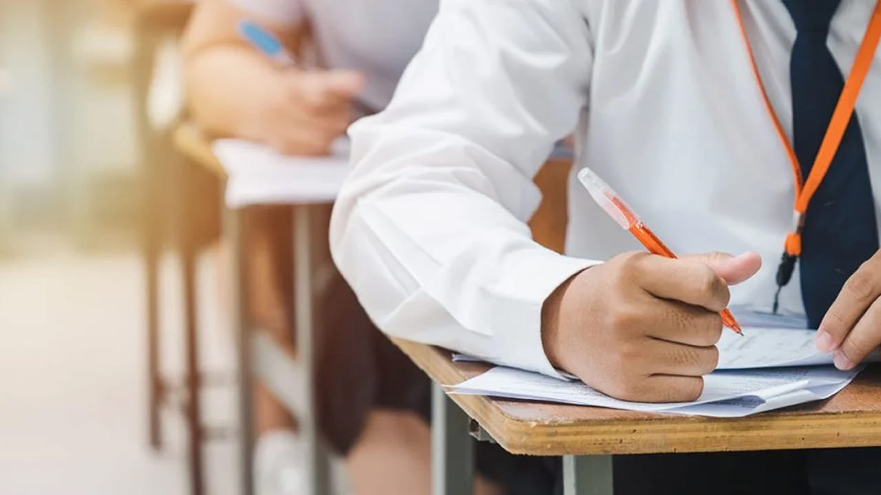 Exams: ఇకపై ఇంటి నుంచి పరీక్షలు రాయడం కుదరదు.. ఎందుకో తెలిస్తే షాక్ అవ్వాల్సిందే..!