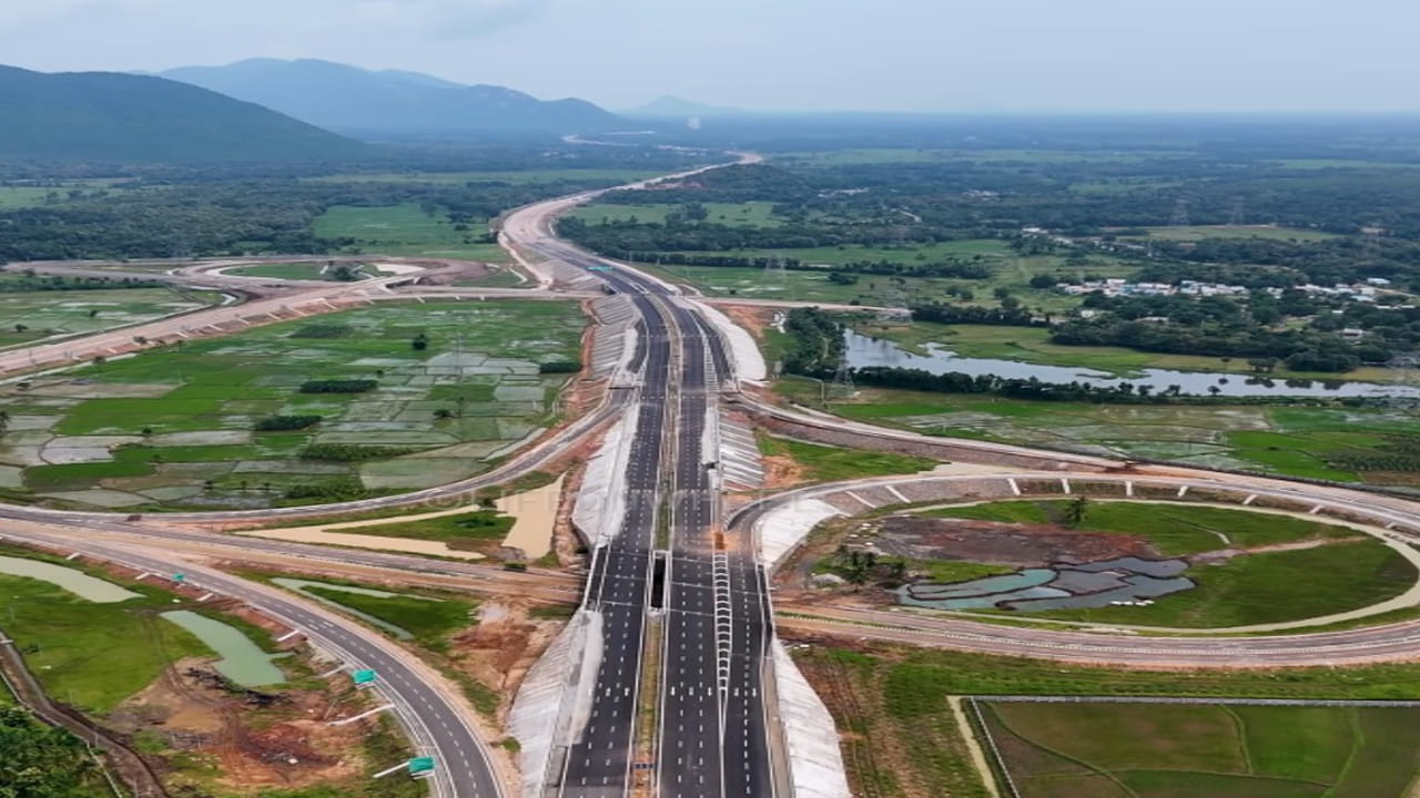 ఇది ఇంధన ఆదాతో పాటు రవాణా ఖర్చులను గణనీయంగా తగ్గిస్తుంది. ఈ కారిడార్తో ఛత్తీస్గఢ్, ఒడిశాలోని పరిశ్రమలు నేరుగా విశాఖపట్నం పోర్టుకు, చెన్నై-కోల్కతా జాతీయ రహదారికి అనుసంధానమవుతాయి. తద్వారా ఎగుమతులు వేగవంతమై, లాజిస్టిక్స్ రంగం బలోపేతం అవుతుంది.