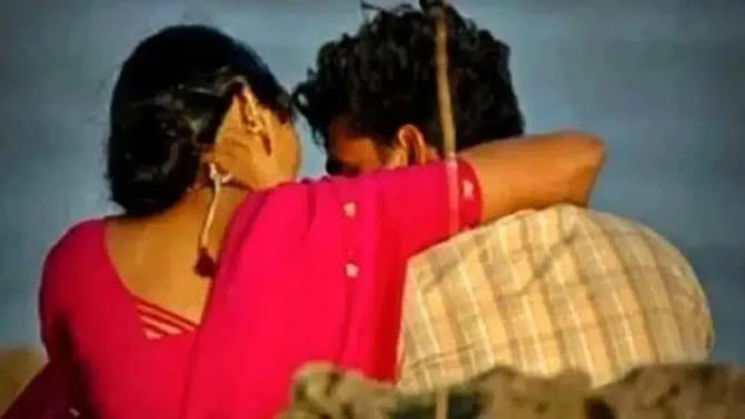 ప్రియురాలిని హత్య చేసి.. రక్తపు మడుగులో ప్రియుడి రాక్షసానందం