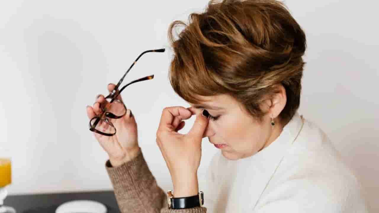 Alert: ఫోన్ చూస్తూ రెప్పవేయడం మర్చిపోతున్నారా? అయితే మీ కళ్లు ప్రమాదంలో పడ్డట్టే!