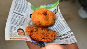 న్యూస్‌ పేపర్లలో ఫుడ్ తినడంపై ఎక్స్‌పర్ట్స్ ఏం చెప్తున్నారు?