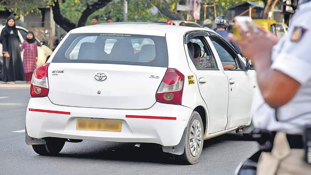 Free Cab Services: మందుబాబులకు మరో గుడ్‌న్యూస్.. డిసెంబర్ 31న రాత్రి ఫ్రీ క్యాబ్ సర్వీసులు..  ఈ నెంబర్‌కు కాల్ చేస్తే క్షణాల్లోనే..