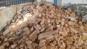 విలువైన రంగురాళ్లను దోచుకెళ్లిన ముఠా.. మంగళగిరిలో కలకలం..