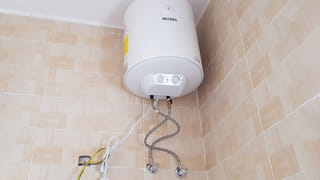 Mobile Recharge Prices: న్యూ ఇయర్ వేళ ప్రజలకు షాక్.. భారీగా పెరగనున్న మొబైల్ రీఛార్జ్ ధరలు.. ఎంతంటే..?