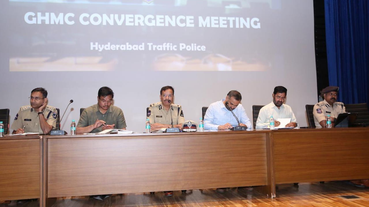 హైదరాబాద్‌ నగరవాసుల పార్కింగ్‌ కష్టాలకు చెక్‌! త్వరలోనే సరికొత్త యాప్‌.. పూర్తి వివరాలు ఇవే!...