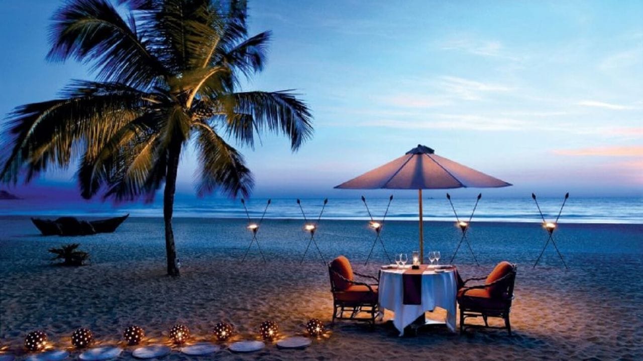 మరి ఈ ప్రాంతాలకు వెళ్లాలనుకు పర్యాటక ప్రేమికులు ముందస్తు బుకింగ్ తప్పని చేరి చేసుకుంటే ఇబ్బందులు ఉండవు. శీతాకాలం పీక్ సీజన్ కాబట్టి హోటల్స్, టికెట్లు ముందుగానే బుక్ చేసుకోవడం శ్రేయస్కరం. నార్త్ ఇండియా విజిట్ కి వెళ్తుంటే తప్పనిసరిగా థర్మల్ వేర్, జాకెట్లు వెంట ఉంచుకోవాలి. మారుతున్న వాతావరణానికి అనుగుణంగా అవసరమైన మందులు వెంట ఉంచుకోవడం మంచిది.