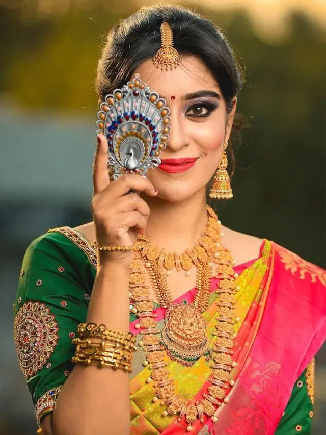 గోల్డ్ ఈ విధంగా ధరిస్తే.. మీ ఇంట డబ్బే డబ్బు..