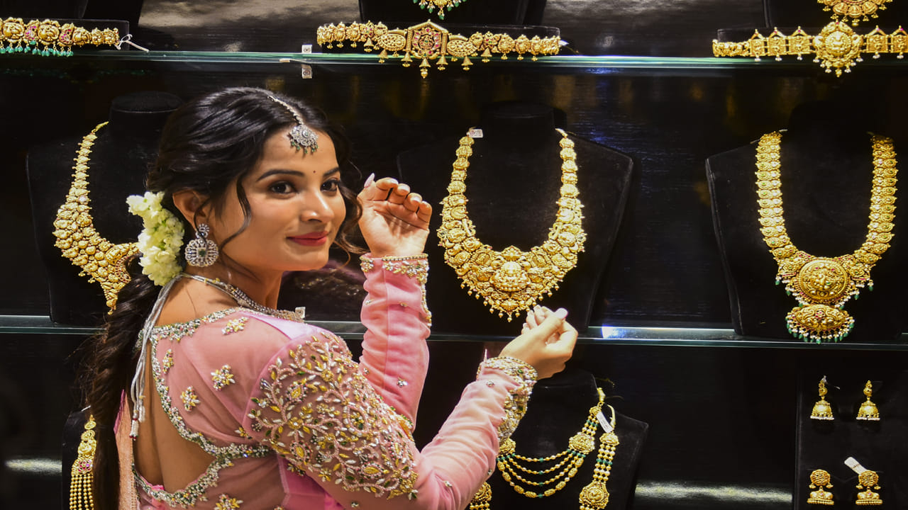 Gold Price Today: మళ్లీ అదే జోరు.. భారీగా పెరుగుతున్న బంగారం ధరలు