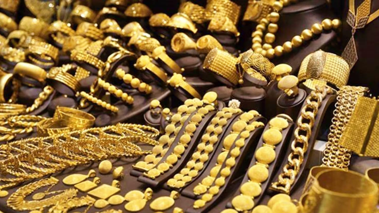 Gold Prices Today: బంగారం కొనుగోలుచేసేవారికి గుడ్ న్యూస్.. ఇవాళ తగ్గిన రేట్లు.. తులం ఎంతంటే..?