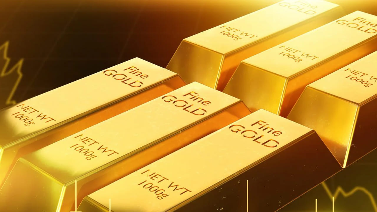 హైదరాబాద్‌లో ఇవాళ 10 గ్రాముల 24 క్యారెట్ల ఫ్యూర్ గోల్డ్ రూ.1,38,550గా ఉంది. నిన్న ఈ ధర రూ.1,36,150గా ఉంది. నిన్నటితో పోలిస్తే ఏకంగా రూ.2400 పెరిగింది. ఇక 22 క్యారెట్ల గోల్డ్ రూ.1,27,000గా వద్ద కొనసాగుతోంది. నిన్న ఈ ధర రూ.1,24,800గా ఉంది. నిన్నటితో పోలిస్తే ఏకంగా రూ.2200 పెరిగింది.
