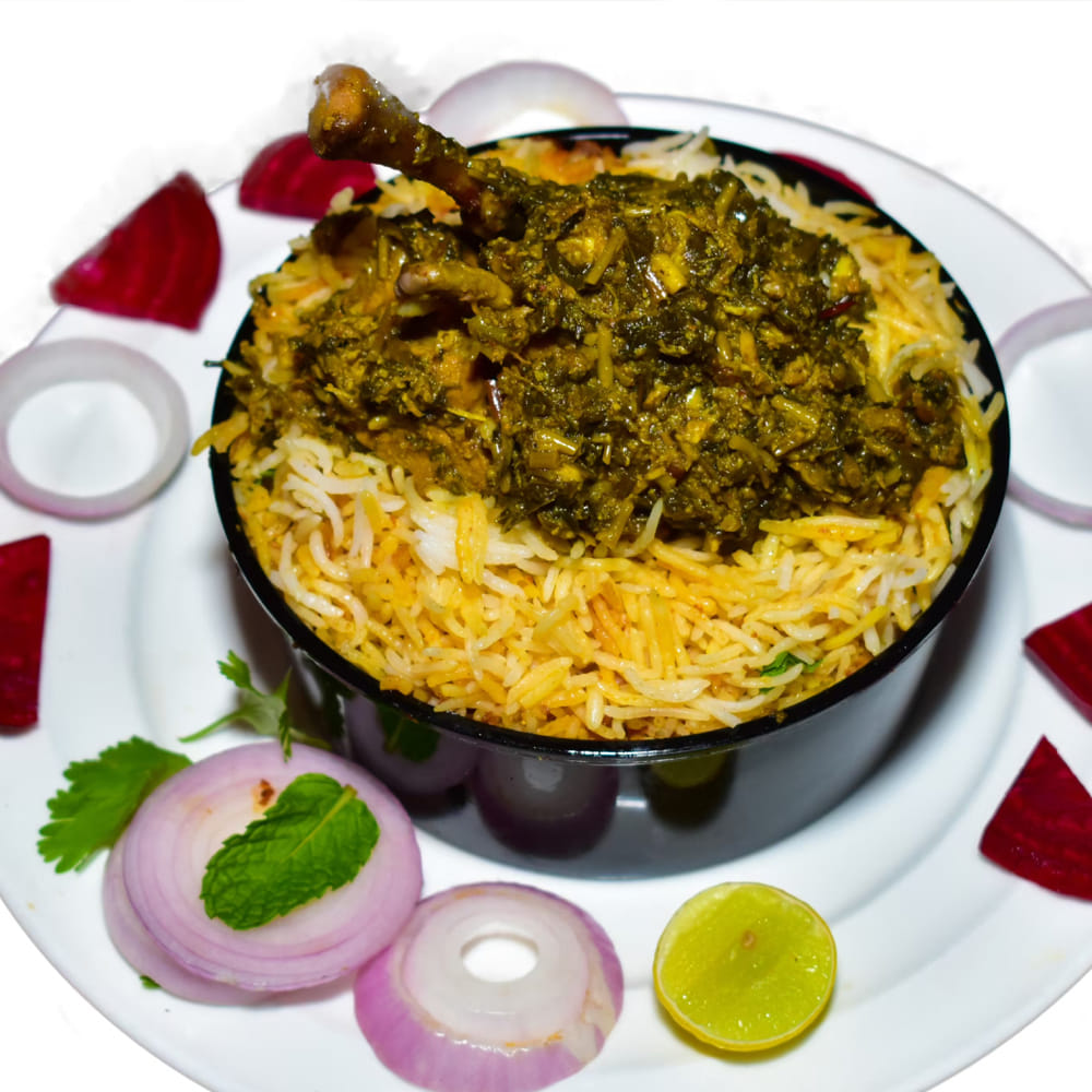 బిర్యానీ తయారీకి కావాల్సిన పదార్ధాలు: బాస్మతి రైస్ – 750 గ్రాములు, వేయించిన నిలువగా కట్ చేసిన ఉల్లి పాయ ముక్కలు, జీడిపప్పు, కుంకుమపువ్వు – కొంచెం ,రోజ్ వాటర్ ,పచ్చిమిర్చి – 8 నుంచి 10, పుదీనా ఆకులు – 1 టీస్పూన్, కొత్తిమీర, ఉప్పు రుచికి సరిపడా