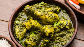 హోటల్ స్టైల్ గ్రీన్ చికెన్ కర్రీ.. టేస్టీగా మీ ఓన్ కిచెన్‎లోనే..