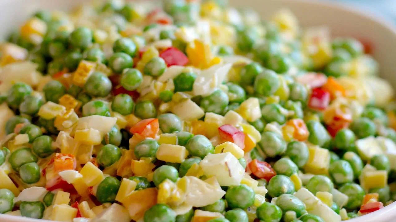 శీతాకాలంలో బఠానీలు పెద్ద మొత్తంలో పండిస్తారు. బఠానీలు రుచికరమైనవి మాత్రమే కాదు మన ఆరోగ్యానికి కూడా చాలా ప్రయోజనకరంగా ఉంటాయి.