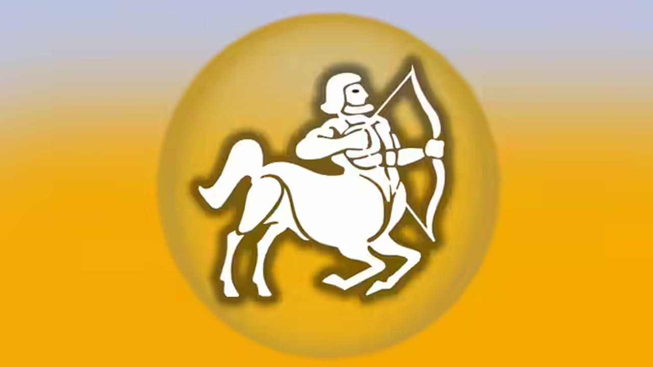 ధనస్సు రాశి : ధనస్సు రాశి వారిపై గురు గ్రహం అనుగ్రహం ఎక్కువగా ఉంటుంది. ఈ రాశి వారికి గరువు సప్తమ స్థానంలో సంచారం చేస్తున్నందున, మే చివరిలోగ ఈ రాశి వారు అప్పుల బాధల నుంచి బయటపడతారు. ఉద్యోగ ప్రమోషన్స్ పొందడం, కొత్త ఉద్యోగంలో చేరడం జరుగుతుంది. అన్నివిధాల కలిసి  వస్తుంది.