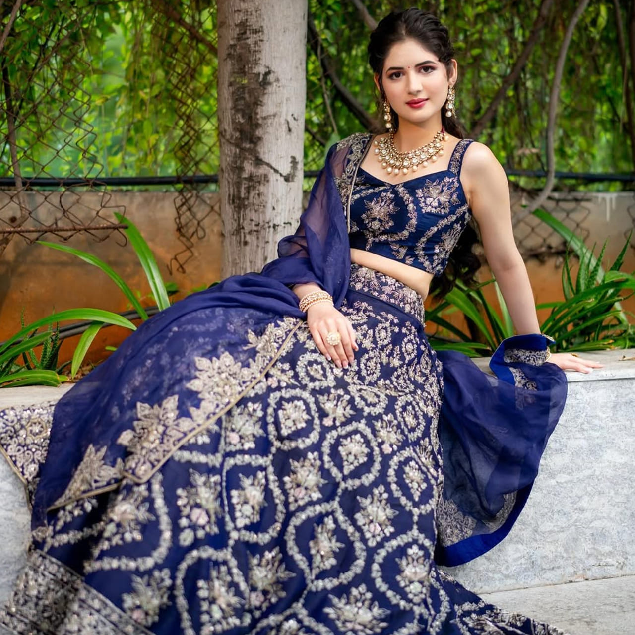 నందమూరి బాలకృష్ణ, డైరెక్టర్ బోయపాటి శ్రీను కాంబినేషన్ లో రూపొందించిన సినిమా అఖండ 2. ఈ చిత్రానికి ముందు నుంచి భారీ హైప్ ఉన్న సంగతి తెలిసిందే. అలాగే మ్యూజిక్ డైరెక్టర్ తమన్ ఈ చిత్రానికి అద్భుతమైన బీజీఎమ్ అందించారు. ఈ సినిమాలో బాలయ్య కూతురిగా అందరి దృష్టిని ఆకర్షించింది ఓ అమ్మాయి.