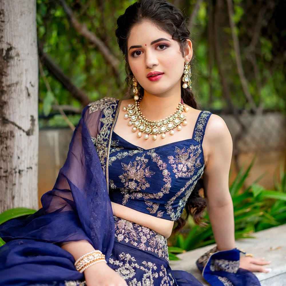 ఈ అమ్మడు హిందీలో పాపులర్ చైల్డ్ ఆర్టిస్ట్. సల్మాన్ ఖాన్ హీరోగా నటించిన భజరంగీ భాయిజాన్ చిత్రంలో నటించింది. అప్పుడు ఆమె వయసు కేవలం 6 సంవత్సరాలు. ఇందులో మున్ని అనే అమ్మాయి పాత్రలో నటించి అందరి మనసులు దొచుకుంది. ఇప్పుడు అఖండ 2 చిత్రంలో నటించింది.