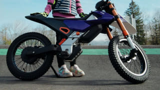 ఐఫోన్ 17 లుక్‌తో అదిరిపోయే ఫోన్‌.. ధర కూడా చాలా తక్కువ! కొత్త ఫోన్‌ కోసం చూస్తున్నవారు ఓ లుక్కేయండి!