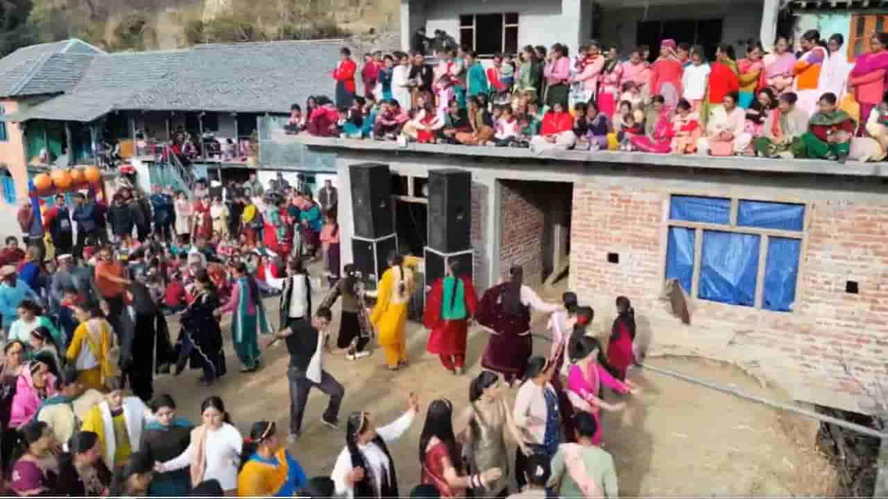 Watch Video:పెళ్లి వేడుకలో డ్యాన్స్ చేస్తుండగా.. భారీ శబ్ధం.. ఏమైందని చూసేలోపే..