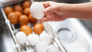 Tricks for Rotten Eggs: మీరు కొన్న గుడ్లు తాజాగా ఉన్నాయో.. కుళ్లిపోయాయో.. ఈ ట్రిక్స్‌తో చిటికెలో తెలుసుకోండి!