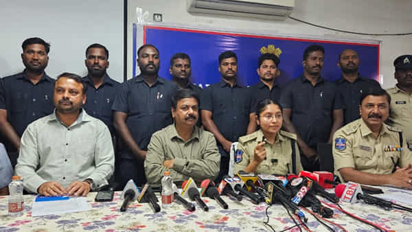 Telangana: ఒక్కో చిన్నారి రూ.15 లక్షలు.. హైదరాబాద్లో శిశు అక్రమ రవాణా ముఠా గుట్టు రట్టు..