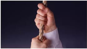 స్కూల్ ఐడీకార్డుతో ఉరివేసుకొని 4th క్లాస్ స్టేడెంట్ ఆత్మహత్య!