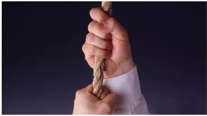 స్కూల్ ఐడీకార్డుతో ఉరివేసుకొని 4th క్లాస్ స్టేడెంట్ ఆత్మహత్య!