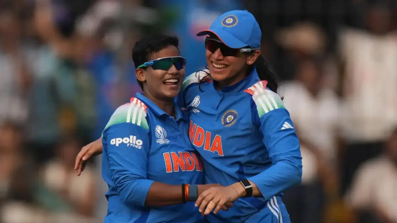 ICC Women's Rankings: మంగళవారం విడుదలైన ఐసీసీ మహిళల టీ20ఐ ర్యాంకింగ్స్‌లో భారత స్టార్ ఆల్ రౌండర్ దీప్తి శర్మ నంబర్ వన్ బౌలర్‌గా నిలిచింది. ఇదిలా ఉండగా, బ్యాట్స్‌మెన్ వన్డే ర్యాంకింగ్స్‌లో స్మృతి మంధాన నంబర్ వన్ స్థానాన్ని కోల్పోయింది.