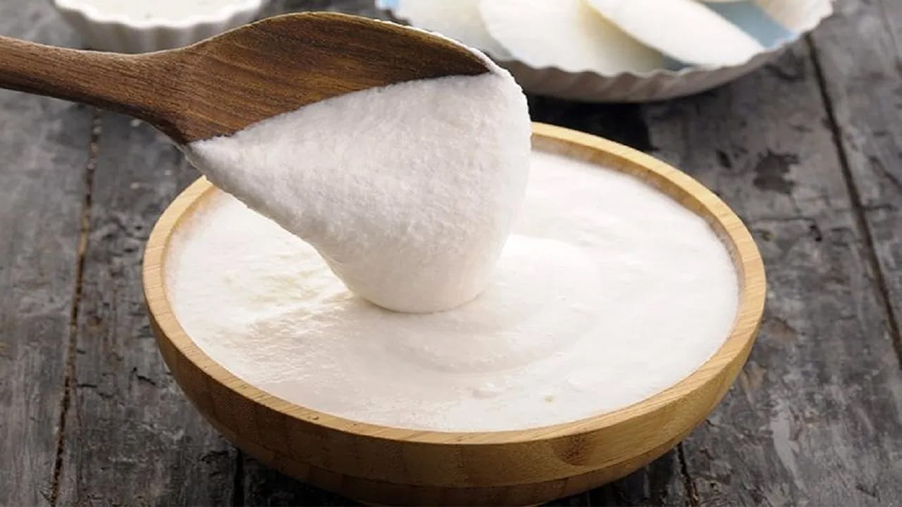 మీ దగ్గర పాత పులియబెట్టిన పిండి ఉంటే మీరు దానిని కూడా ఉపయోగించవచ్చు. 1–2 టేబుల్ స్పూన్ల పాత పులియబెట్టిన ఇడ్లీ పిండిని కొత్త పిండితో కలపండి. అయితే పాన్ మూత ప్రతిసారీ తెరిచి చూసుకుంటూ ఉండకూడదు. శీతాకాలంలో పిండిని పులియబెట్టడానికి 12–18 గంటలు పట్టవచ్చు. అందుకే తొందరపడకండి.