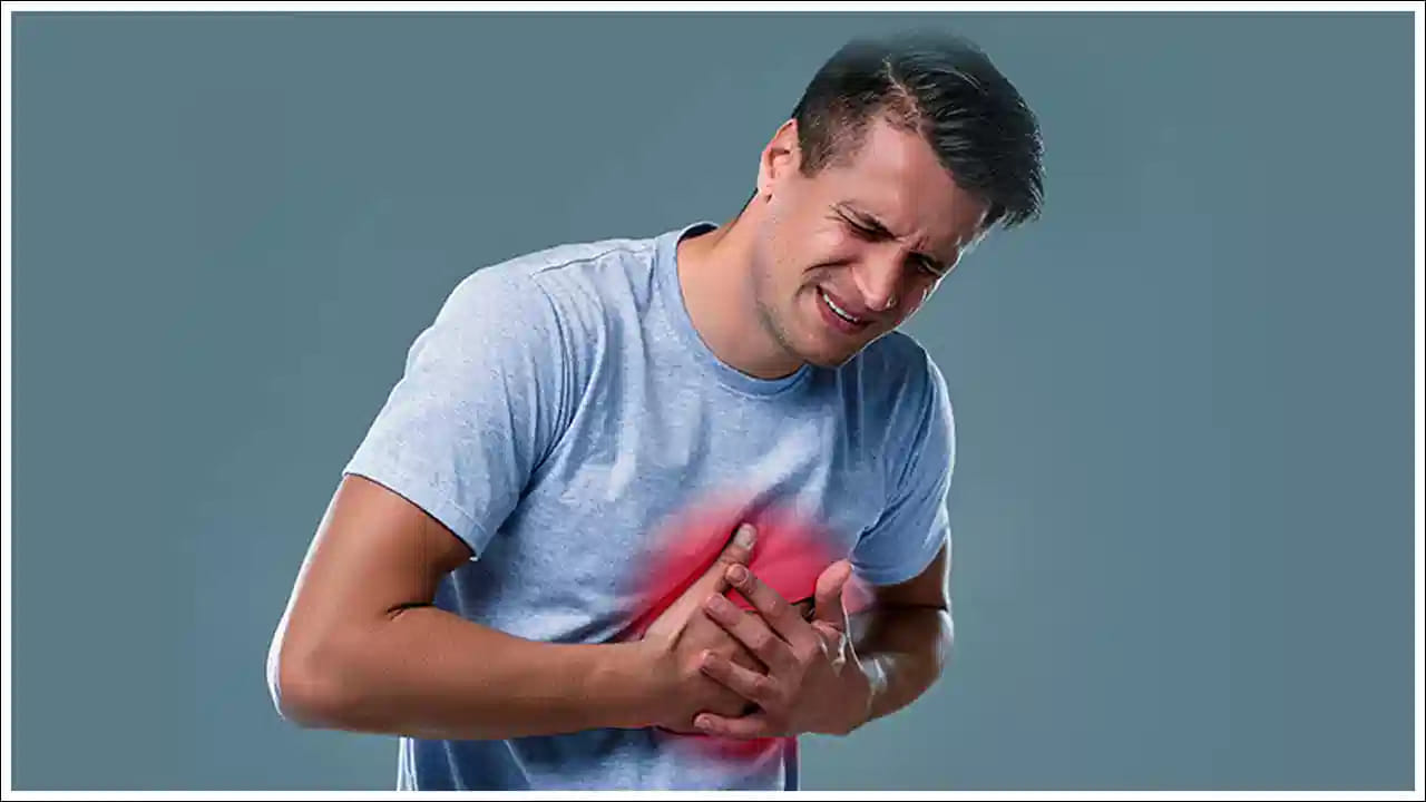 Heart Attack: ఒంటరిగా ఉన్నప్పుడు గుండెపోటు.. ఇలా చేస్తే సెకన్లలోనే ప్రాణాలు సేఫ్