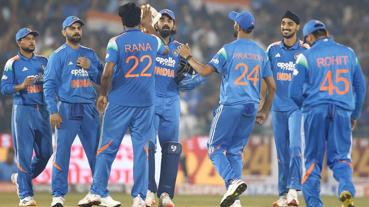 IND vs SA 3rd ODI : చైనామ్యాన్, ప్రసిద్ధ్ కృష్ణ మ్యాజిక్కు చిత్తైన సఫారీలు.. భారత్ లక్ష్యం 271