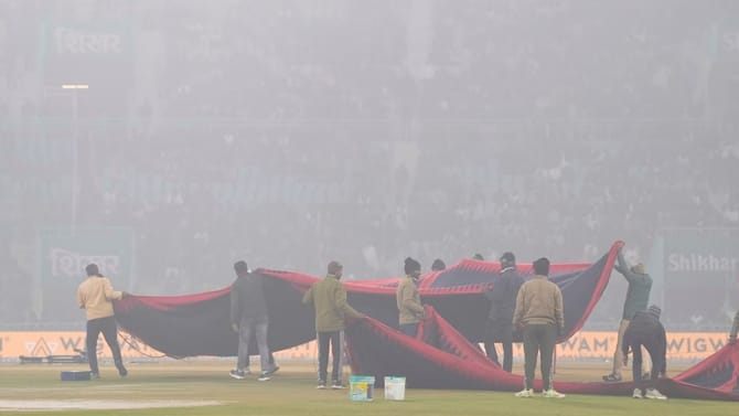 రికార్డుల మ్యాచ్‌కు పొగమంచు గ్రహణం.. టెన్షన్ పెట్టి మరీ రద్దు