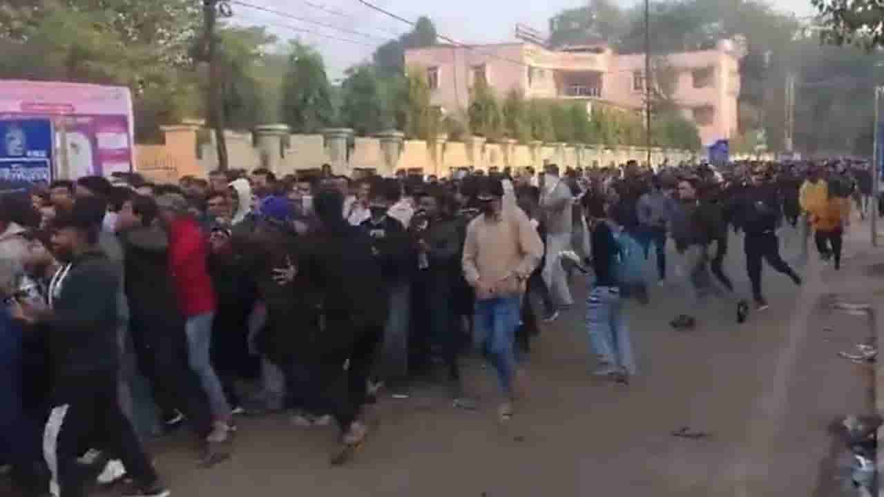 Video : ఇదేంటి మామ ఇంత క్రేజ్..భారత్-సౌతాఫ్రికా మ్యాచ్  టికెట్ల కోసం ప్రాణాలు కూడా పట్టించు కోవట్లే