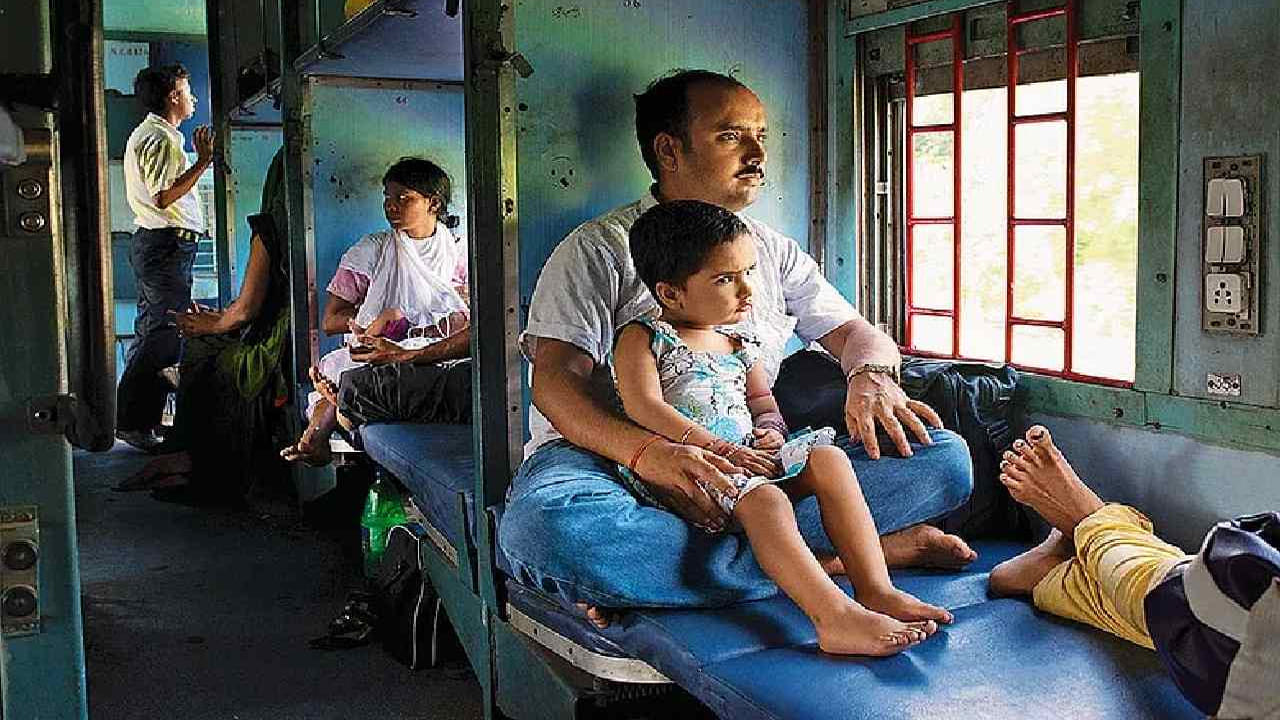 Indian Railways: రైల్వే ప్రయాణికులకు అలర్ట్..! కన్ఫామ్ టిక్కెట్లపై రైల్వే శాఖ కొత్త రూల్స్ Indian Railways: రైల్వే ప్రయాణికులకు అలర్ట్..! కన్ఫామ్ టిక్కెట్లపై రైల్వే శాఖ కొత్త రూల్స్