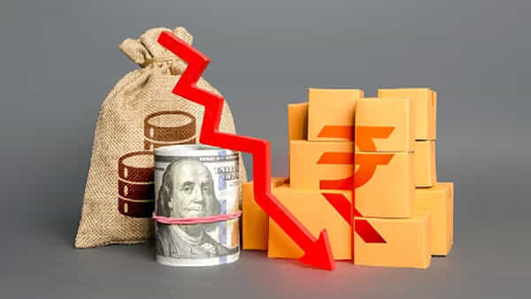 Rupee All Time Low: ఆల్ టైం రికార్డ్ స్థాయికి కుప్పకూలిన రూపాయి.. జవవరి నుంచి పెరగనున్న వీటి ధరలు..