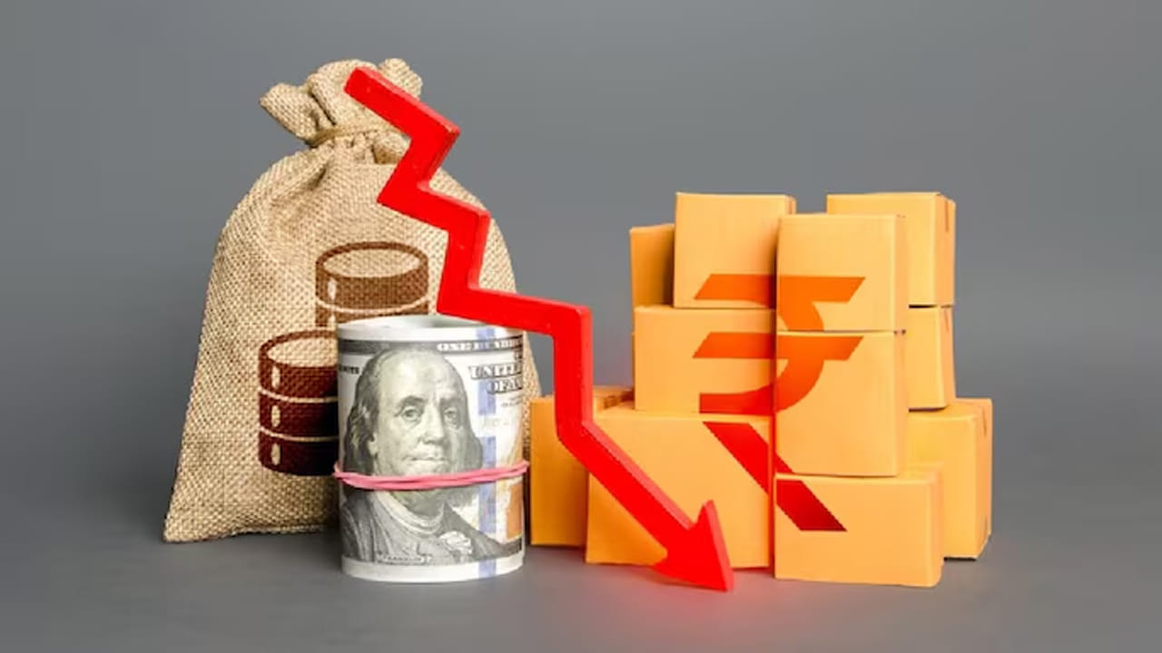 Rupee All Time Low: ఆల్ టైం రికార్డ్ స్థాయికి కుప్పకూలిన రూపాయి.. జవవరి నుంచి పెరగనున్న వీటి ధరలు..