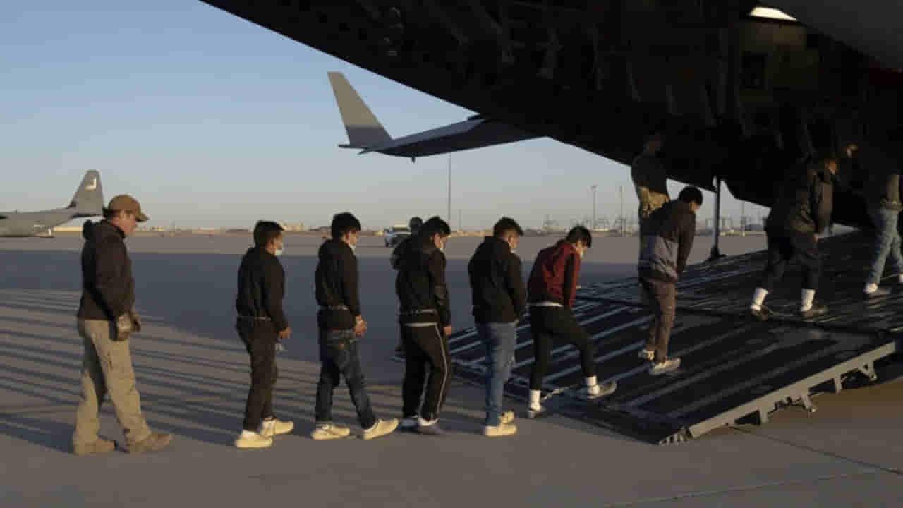 భారతీయుల బహిష్కరణలో అమెరికా సెకండ్.. టాప్లో ఏ దేశం ఉందో తెలుసా?