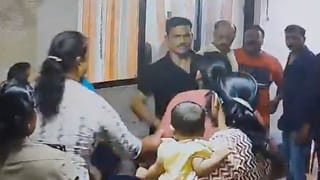 షాకింగ్‌ వీడియో.. గర్భిణిని కొట్టి, బయటకి నెట్టేసిన ఇన్‌స్పెక్టర్.. కట్‌చేస్తే