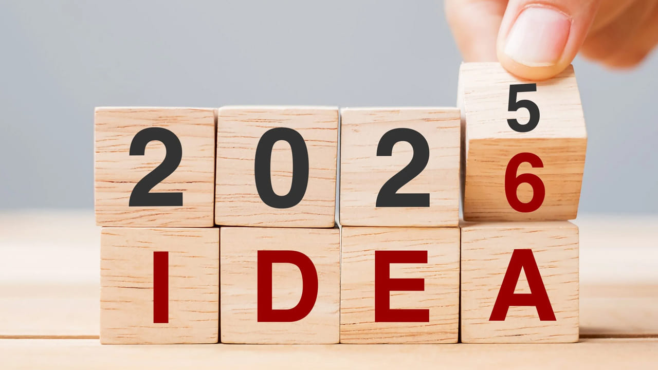 అయితే 2026లో కొన్ని రంగాలు ఇన్వెస్టర్లకు లాభాలను తెచ్చి పెట్టనున్నాయని మార్కెట్ విశ్లేషకులు అంచనా వేస్తున్నారు. ముఖ్యంగా నాలుగు రంగాలు రానున్న సంవత్సరంలో వృద్ది చెందనున్నాయని చెబుతున్నారు. ఏఐ టెక్నాలజీ, గ్రీన్ ఎనర్జీ, ఆఫీస్ వర్క్‌స్పేస్ వంటి రంగాలు బాగా అభివృద్ది చెందనున్నాయని, వీటిల్లో పెట్టుబడి పెట్టేవారు లాభాలు అర్జించే అవకాశముందని సూచిస్తున్నారు. ఇక ఈటోమొబైల్, ఎలక్ట్రానిక్స్ రంగం కూడా పుంజుకునే అవకాశముంది.
