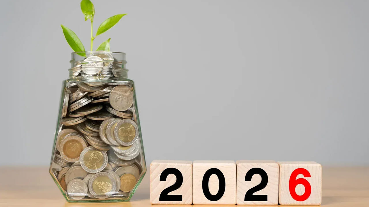 ఈవీ వెహికల్స్ వినియోగం కూడా భారత్‌లో పెరుగుతోంది. అయితే ఈవీ ఛార్జింగ్ సెంటర్లు దేశంలో తక్కువగా ఉన్నాయి.  దీంతో ఛార్జింగ్ కేంద్రాలను ఏర్పాటుచేసేవారికి కేంద్ర, రాష్ట్ర ప్రభుత్వాలు సబ్సిడీలు అందిస్తున్నాయి. దీంతో ఈ రంగంలో పెట్టుబడి పెట్టేవారికి భారీగా ఆదాయం లభించనుంది. ఇక నగరాల్లో ఆఫీస్ వర్క్‌స్పేస్ సెంటర్లు భారీగా వెలుస్తున్నాయి.
