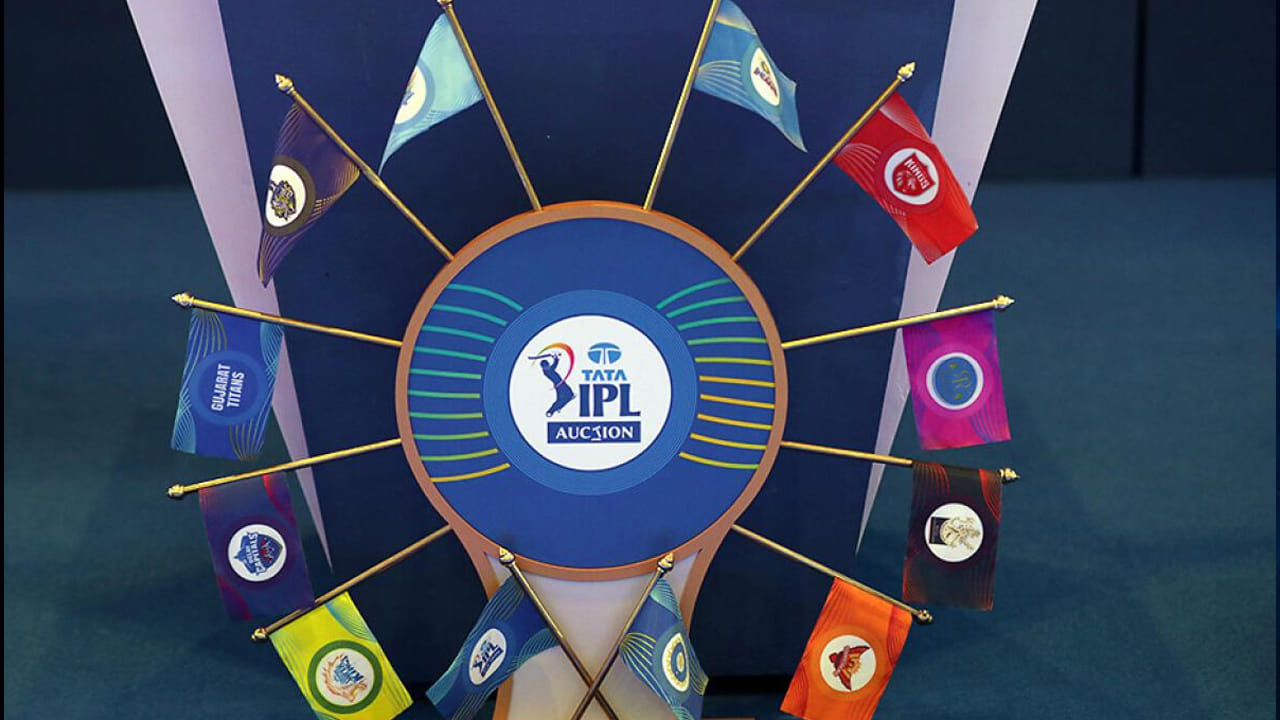 IPL 2026 Full Player Lists for All 10 Teams: ఐపీఎల్ 2026 సీజన్ కోసం అన్ని జట్ల పూర్తి ఆటగాళ్ల జాబితా సిద్ధమైంది. ఈ క్రమంలో లక్నో సూపర్ జెయింట్స్ నుంచి రాయల్ ఛాలెంజర్స్ బెంగళూరు, ముంబై ఇండియన్స్‌తో సహా ప్రతి జట్టు కెప్టెన్లు, కీలక ఆటగాళ్లు, కొత్త ఆటగాళ్ల గురించి ఇప్పుడు తెలుసుకుందాం..