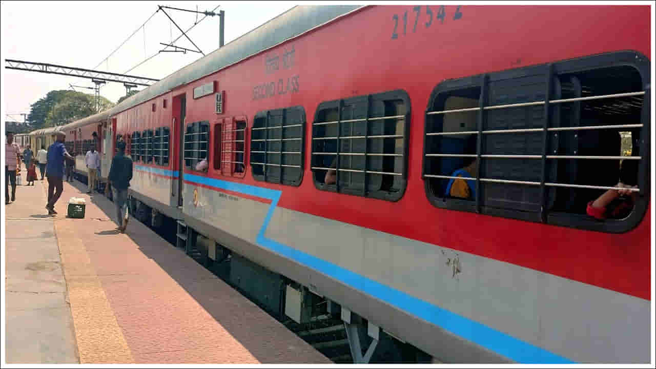 Indian Railways: రైలు ప్రయాణికులకు అలర్ట్.. ఈ ఎక్స్ప్రెస్ ట్రైన్ సమయ వేళల్లో మార్పు!