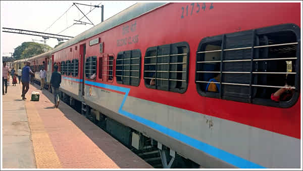 Indian Railways: రైలు ప్రయాణికులకు అలర్ట్.. ఈ ఎక్స్ప్రెస్ ట్రైన్ సమయ వేళల్లో మార్పు!