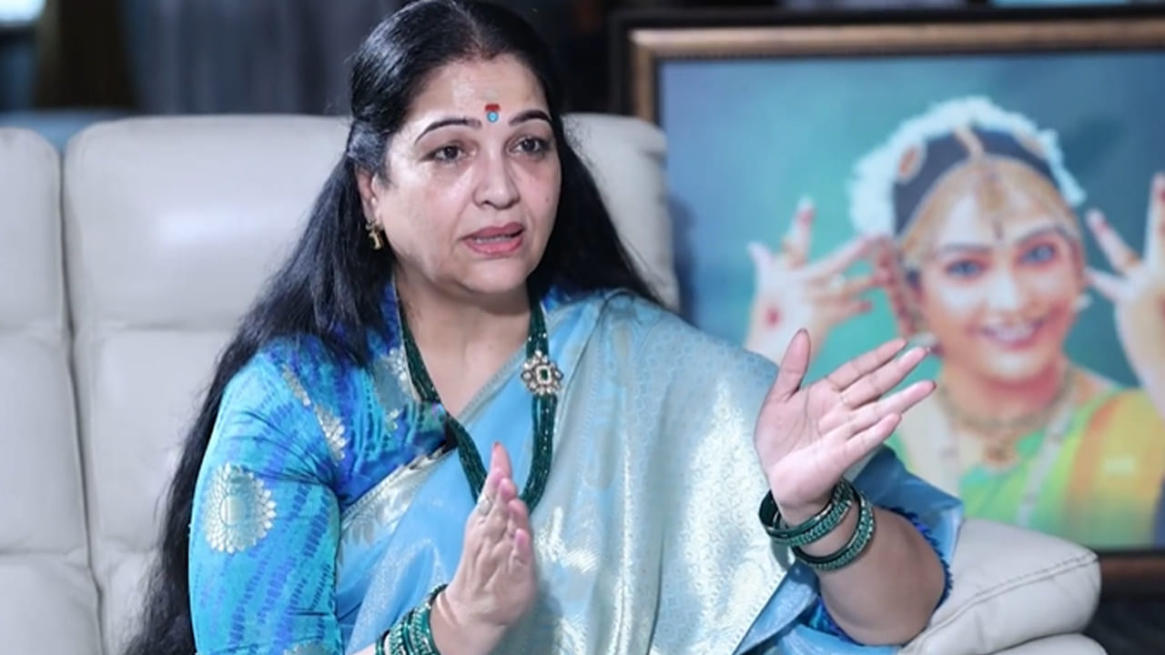 Tollywood: సీన్ గురించి చెప్పాలని గదిలోకి పిలిచి అసభ్యంగా ప్రవర్తించాడు.. ఆరు నెలల్లోనే.. సీనియర్ హీరోయిన్ – Telugu News | Senior Jayalalitha Reveals Bitter Experience With Assistant Director In Malayali Movie Shooting Set