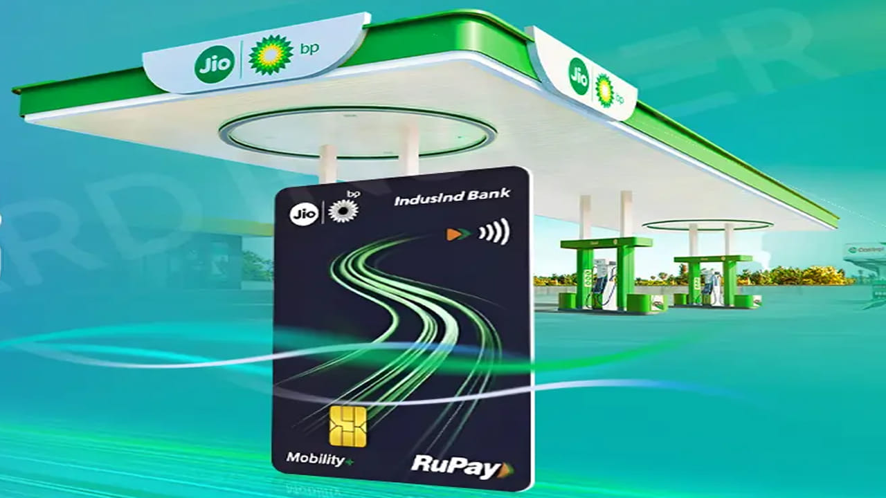 కార్డ్ యాక్టివేషన్ అయిన 30 రోజుల్లోపు మొదటి ఇంధన లావాదేవీపై 400 బోనస్ రివార్డ్ పాయింట్లు లభిస్తాయి. మొదటి వైల్డ్బీన్ కేఫ్ లావాదేవీపై ఉచిత కూపన్ కూడా ఇవ్వబడుతుంది. Jio-BP పర్యావరణ వ్యవస్థలో నెలకు రూ.4,000 ఖర్చు చేయడం ద్వారా 200 బోనస్ రివార్డ్ పాయింట్లు లభిస్తాయి. కార్డ్ హోల్డర్లు వారి వార్షిక ఖర్చు రూ.2 లక్షలు దాటితే 4,000 బోనస్ రివార్డ్ పాయింట్ల వరకు పొందవచ్చు.