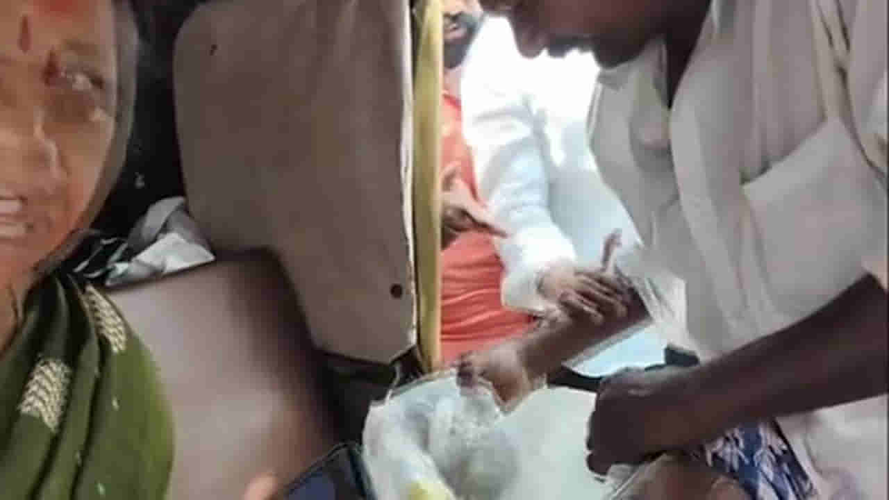 Andhra: ఆలయ ఈవోనే అమ్మవారిని నగలను తస్కరించాడు.. ఆపై..