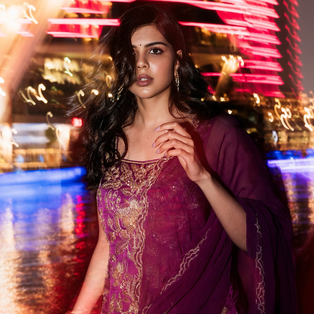 ప్రస్తుతం ఈ చిన్నది మలయాళంలో సినిమాలు చేస్తూ ఆకట్టుకుంటుంది. తెలుగులో మంచి అవకాశం వస్తే చేయడానికి రెడీగా ఉంది. ఇక సోషల్ మీడియాలో ఈ బ్యూటీ షేర్ చేసే ఫోటోలు అభిమానులను, నెటిజన్స్ ను ప్రేక్షకులను విశేషంగా ఆకట్టుకుంటున్నాయి.