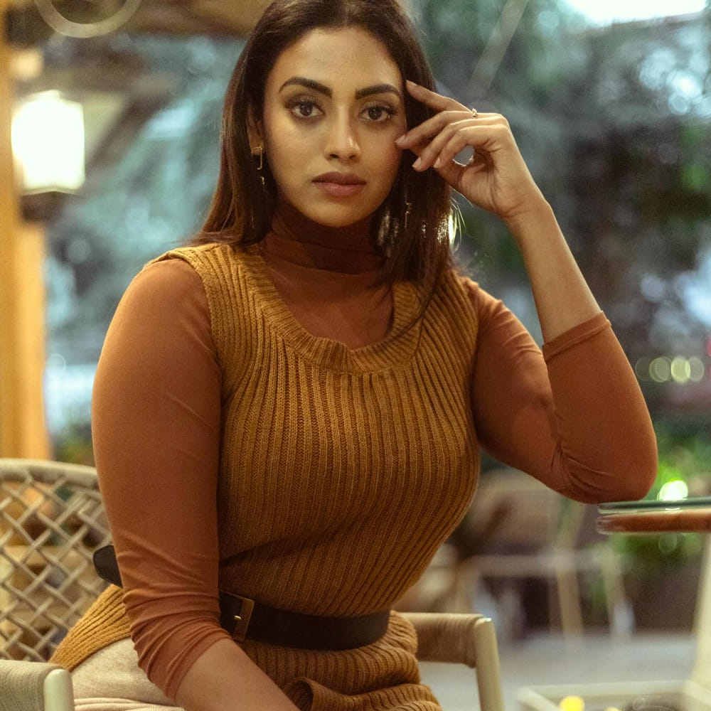 కామాక్షి తన నటనా జీవితాన్ని 2019లో ప్రియురాలు అనే సినిమాతో మొదలు పెట్టింది.  అయితే, ఆమెకు నిజమైన గుర్తింపు 2021లో విడుదలైన మా ఊరి పొలిమేర చిత్రంతో వచ్చింది. ఈ హారర్-థ్రిల్లర్ చిత్రంలో ఆమె నటన ప్రేక్షకులను ఆకట్టుకుంది.